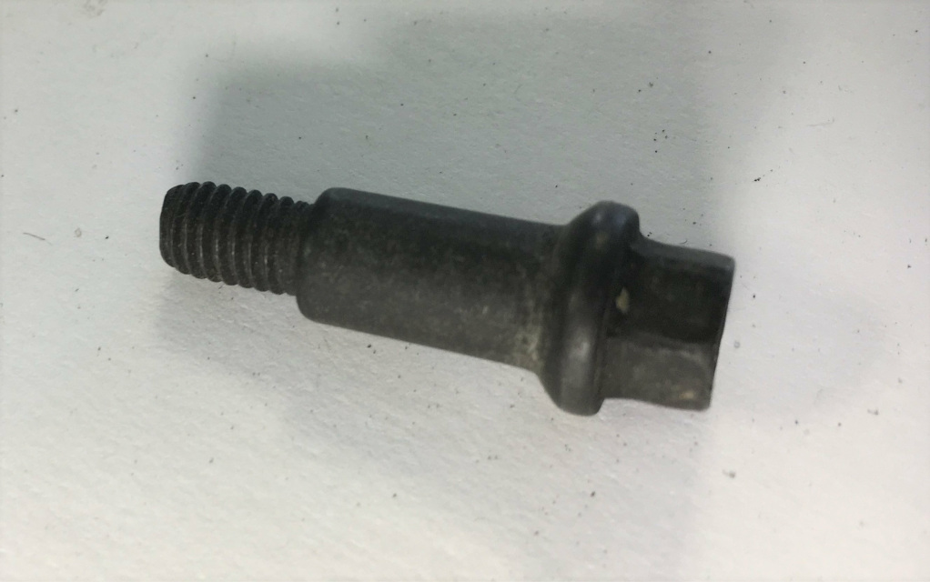 INJECTOR HOLD DOWN BOLT 1830051C1 - AVAILABILITY: NORMALLY STOCKED ITEM 6.0 Injector Hold Down Bolt Size